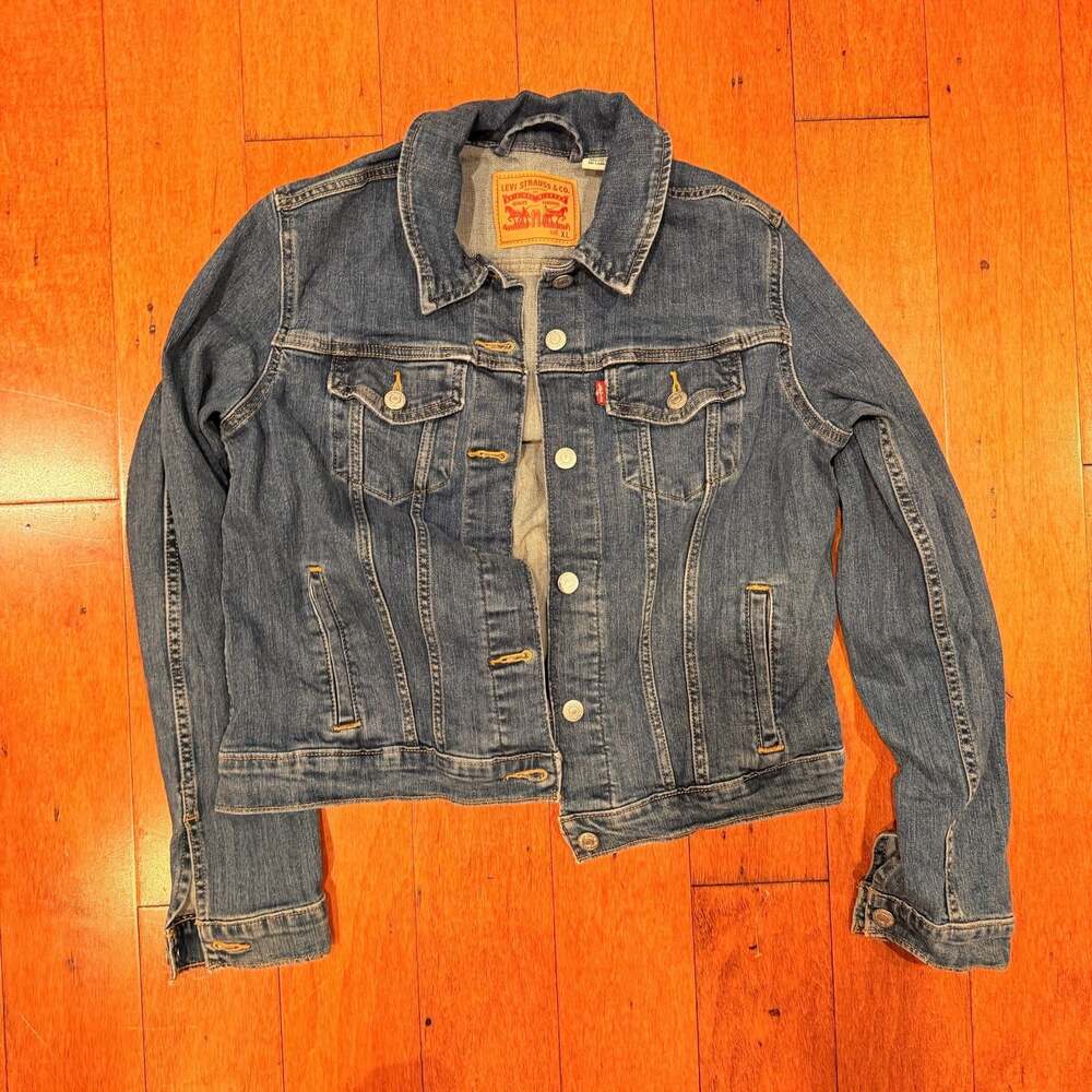 Woman’s Levi's Trucker Denim Jacket Size XL
